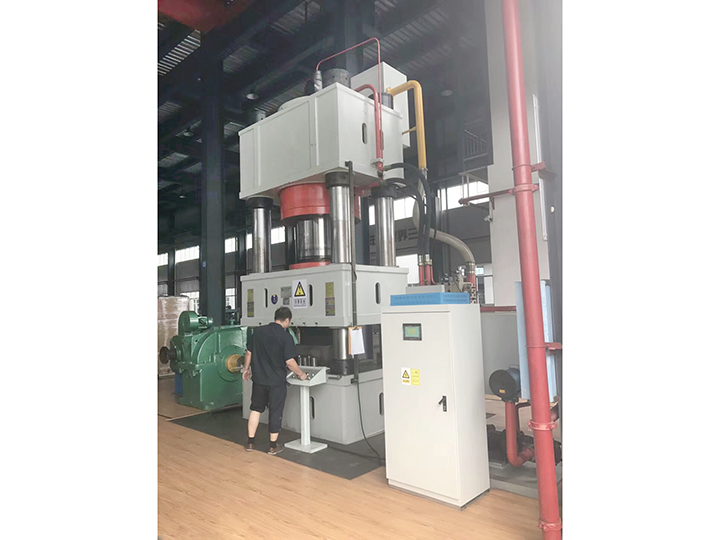 四柱液壓機(jī)